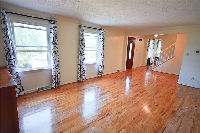 2597 Monterey Dr, Upper St Clair, PA 15241