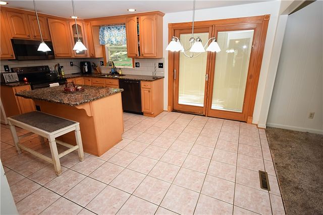 2597 Monterey Dr, Upper St Clair, PA 15241