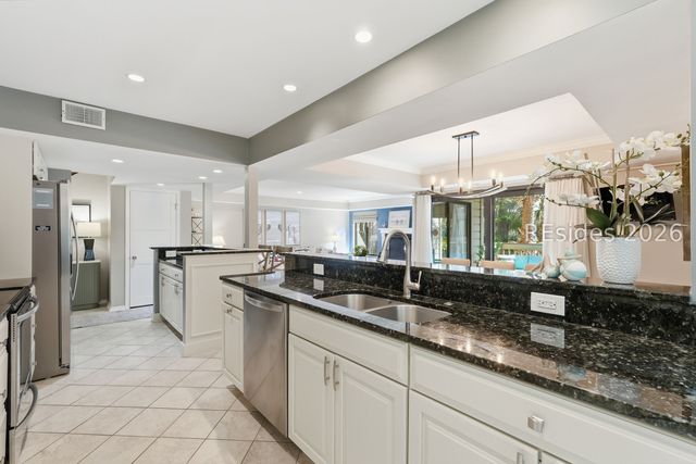 25 Carnoustie Rd Apt 30, Hilton Head Island, SC 29928