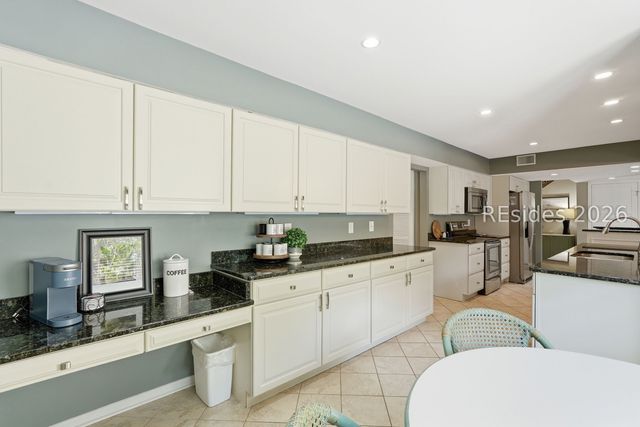 25 Carnoustie Rd Apt 30, Hilton Head Island, SC 29928