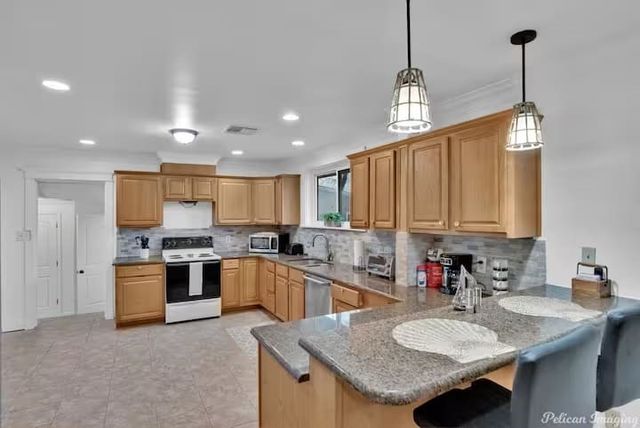 7204 S Lakeshore Drive, Shreveport, LA 71119