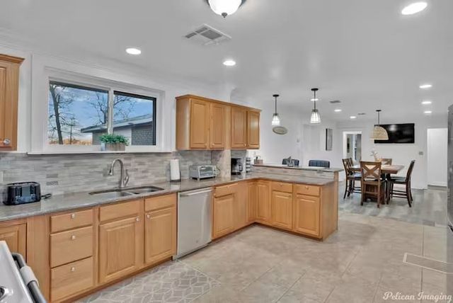 7204 S Lakeshore Drive, Shreveport, LA 71119