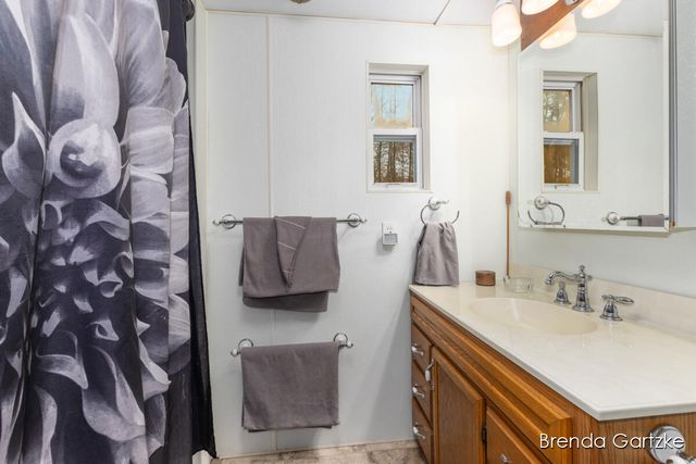 9807 N Maple Hill Road, Reynolds Twp, MI 49329