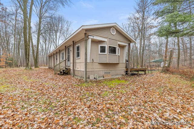 9807 N Maple Hill Road, Reynolds Twp, MI 49329