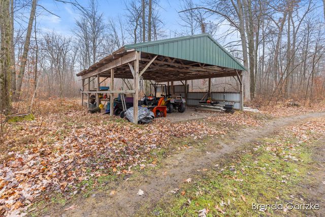 9807 N Maple Hill Road, Reynolds Twp, MI 49329