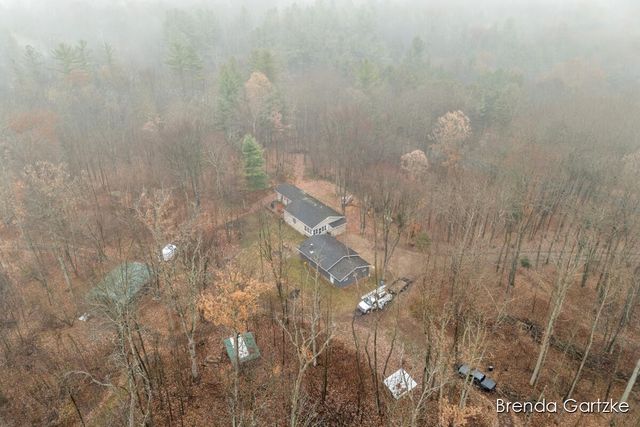 9807 N Maple Hill Road, Reynolds Twp, MI 49329