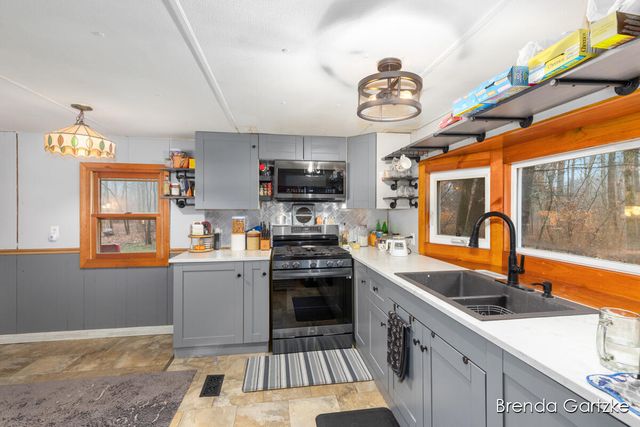 9807 N Maple Hill Road, Reynolds Twp, MI 49329