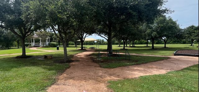 6703 Rustling Oaks Drive, Rosenberg, TX 77469