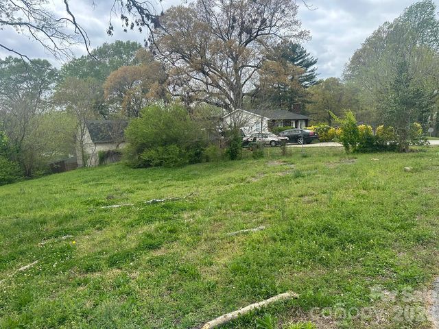 306 E Louisiana Avenue, Bessemer City, NC 28016