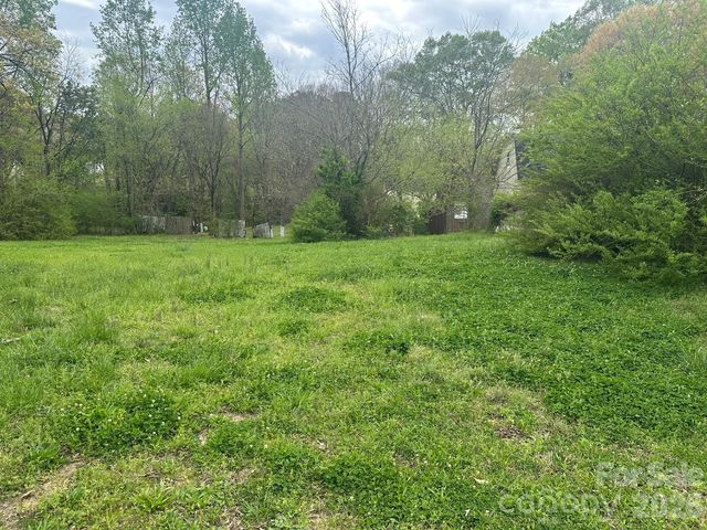 306 E Louisiana Avenue, Bessemer City, NC 28016