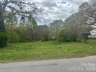 306 E Louisiana Avenue, Bessemer City, NC 28016
