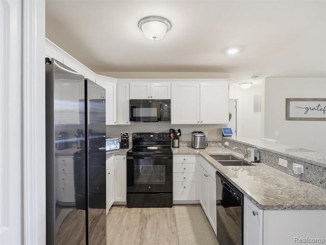 45590 Aragon Lane, Canton, MI 48187
