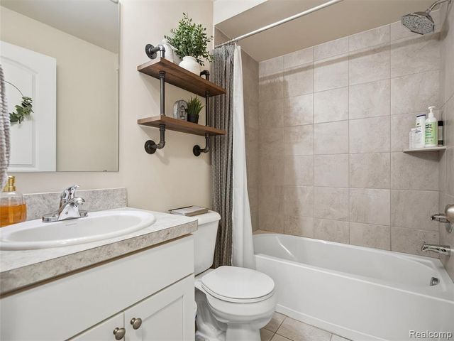 45590 Aragon Lane, Canton, MI 48187