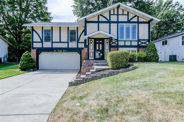 127 Spring Leaf Drive, St Peters, MO 63376
