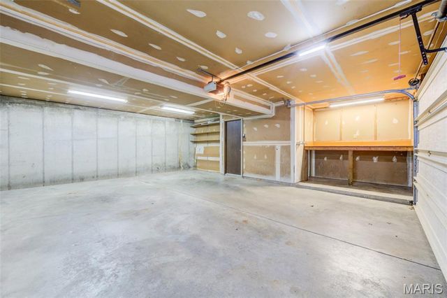 127 Spring Leaf Drive, St Peters, MO 63376