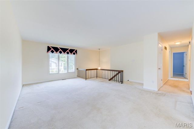 127 Spring Leaf Drive, St Peters, MO 63376