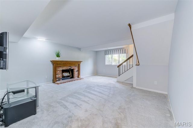 127 Spring Leaf Drive, St Peters, MO 63376