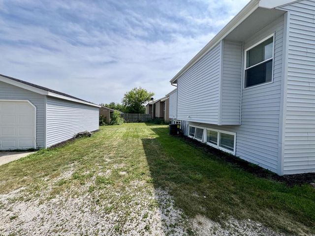 7932 N Granville ROAD #7934, Milwaukee, WI 53224