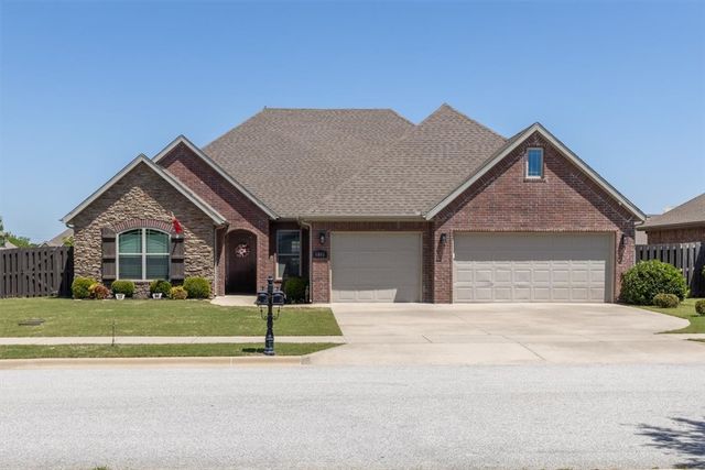 4846 W Wales Drive, Fayetteville, AR 72704