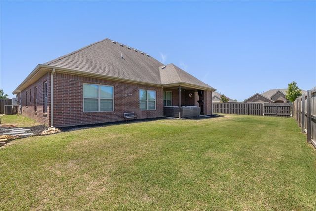 4846 W Wales Drive, Fayetteville, AR 72704