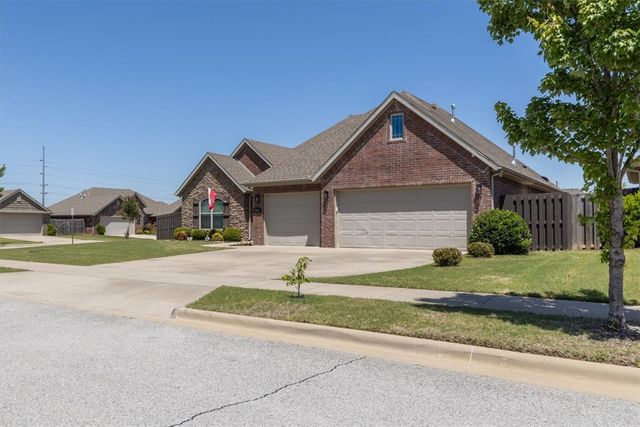 4846 W Wales Drive, Fayetteville, AR 72704