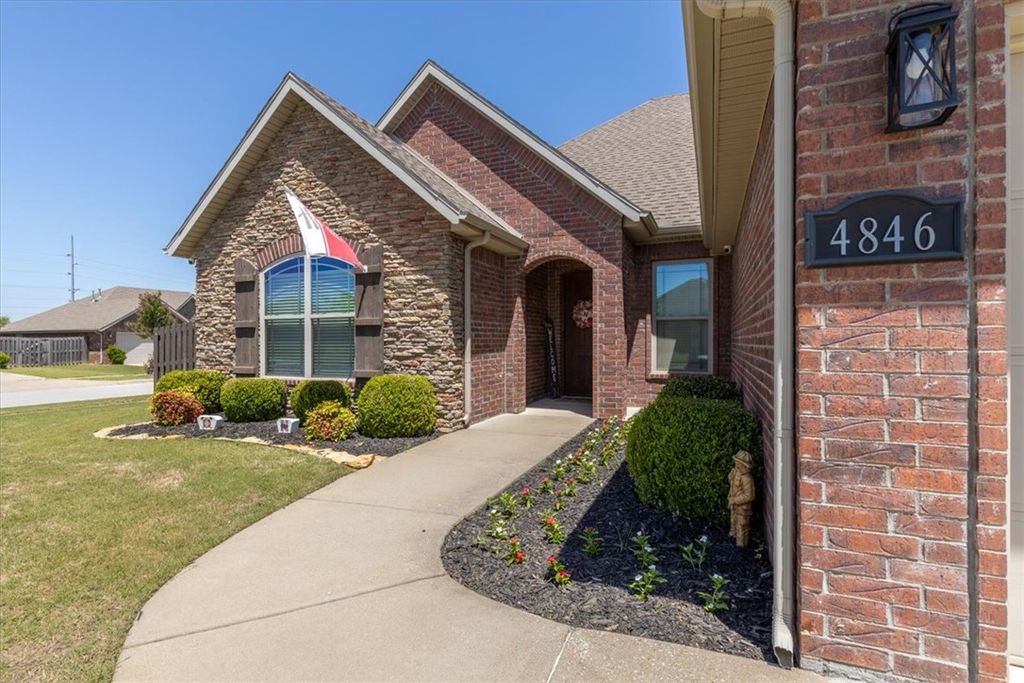 4846 W Wales Drive, Fayetteville, AR 72704