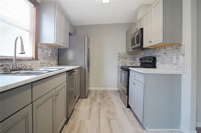 3611 ISLAND OAKS COURT, Lakeland, FL 33805