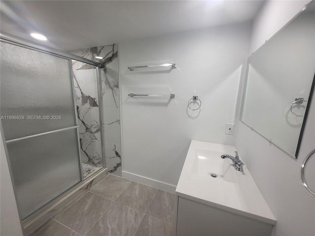 1275 W 35th St 29B, Hialeah, FL 33012