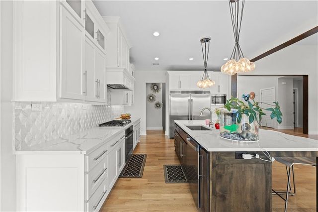 10114 W 152ND Terrace, Overland Park, KS 66221