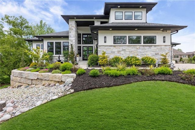 10114 W 152ND Terrace, Overland Park, KS 66221