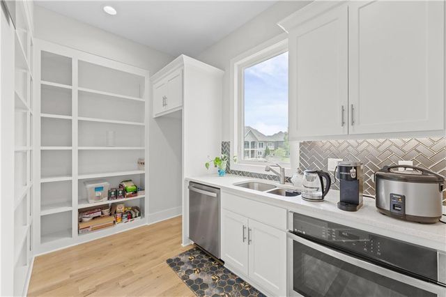 10114 W 152ND Terrace, Overland Park, KS 66221