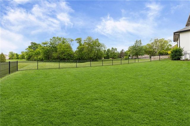 10114 W 152ND Terrace, Overland Park, KS 66221