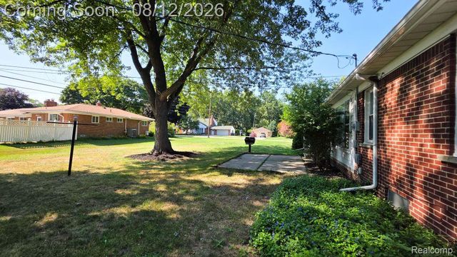 14111 Hillcrest Street, Livonia, MI 48154