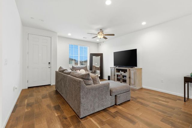 3125 Seymour Street, Tulare, CA 93274