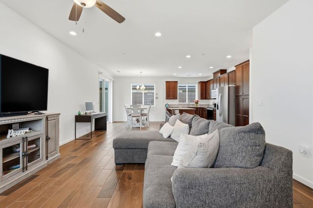 3125 Seymour Street, Tulare, CA 93274