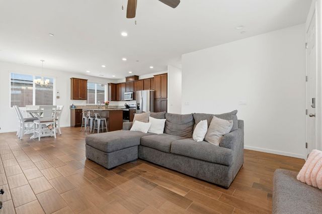 3125 Seymour Street, Tulare, CA 93274