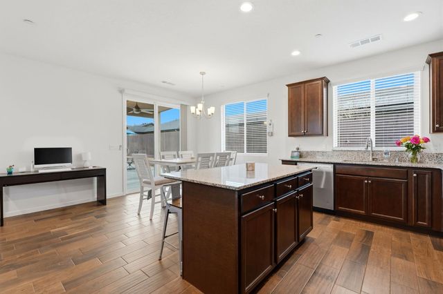 3125 Seymour Street, Tulare, CA 93274