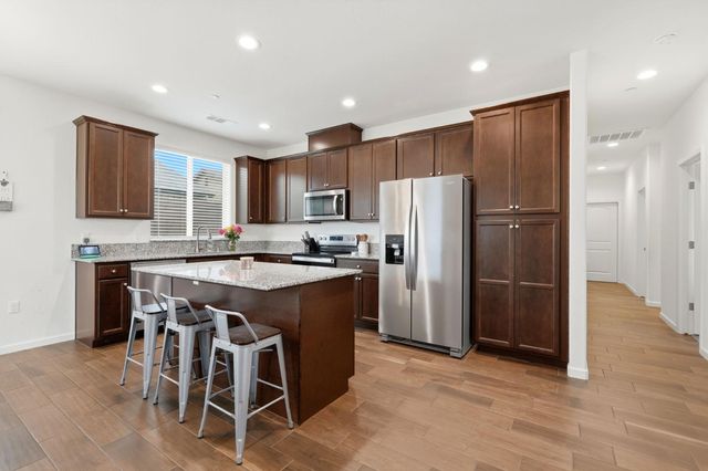 3125 Seymour Street, Tulare, CA 93274