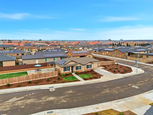 3125 Seymour Street, Tulare, CA 93274