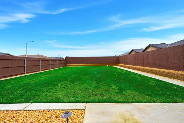 3125 Seymour Street, Tulare, CA 93274