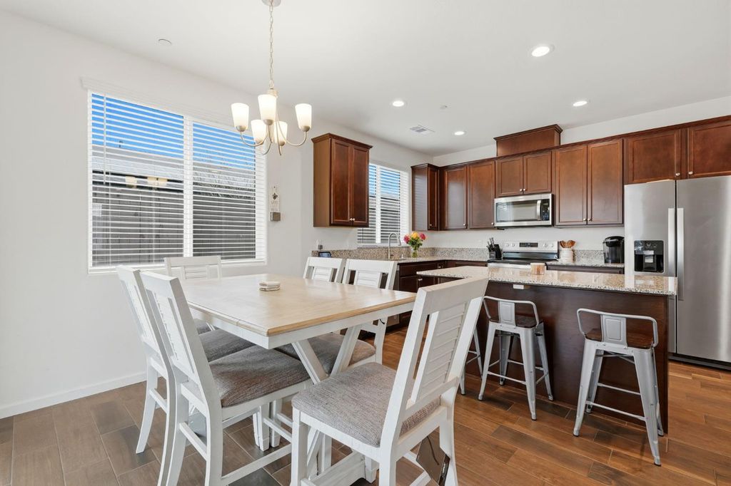 Image 23 of property listing at 3125 Seymour Street, Tulare, CA 93274