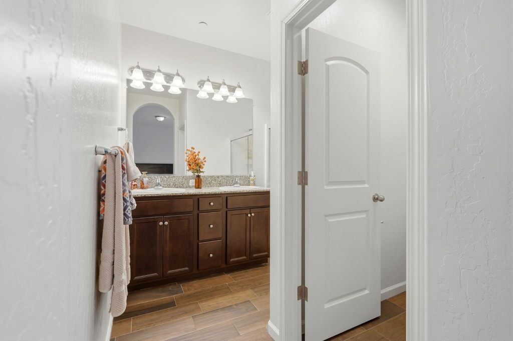 Image 33 of property listing at 3125 Seymour Street, Tulare, CA 93274