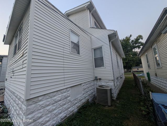 705 Iowa Ave, Louisville, KY 40208