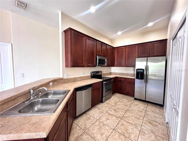 1985 ESTANCIA CIRCLE, Kissimmee, FL 34741