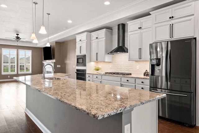 200 RACCOON BERRY WAY, Green Bay, WI 54311