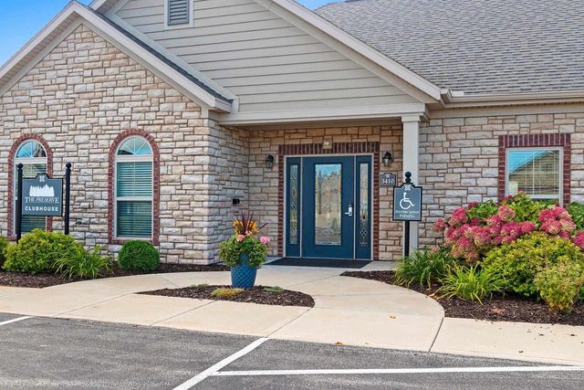 200 RACCOON BERRY WAY, Green Bay, WI 54311