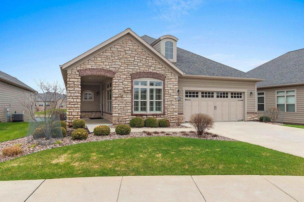200 RACCOON BERRY WAY, Green Bay, WI 54311