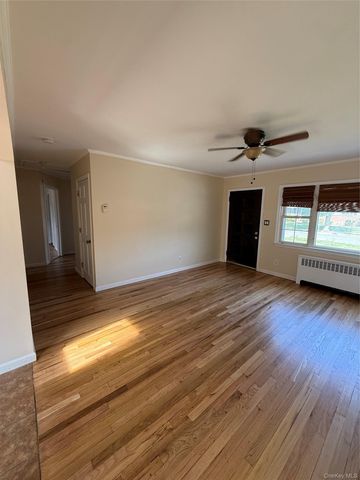 61 wall, Farmingdale, NY 11735