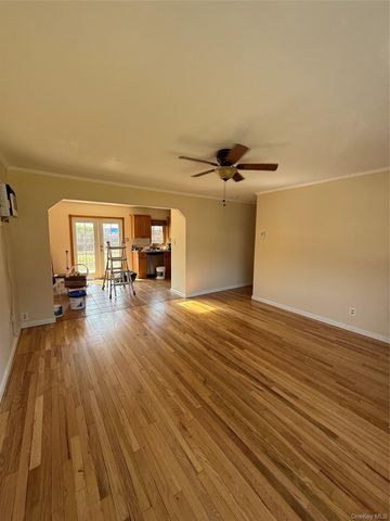 61 wall, Farmingdale, NY 11735