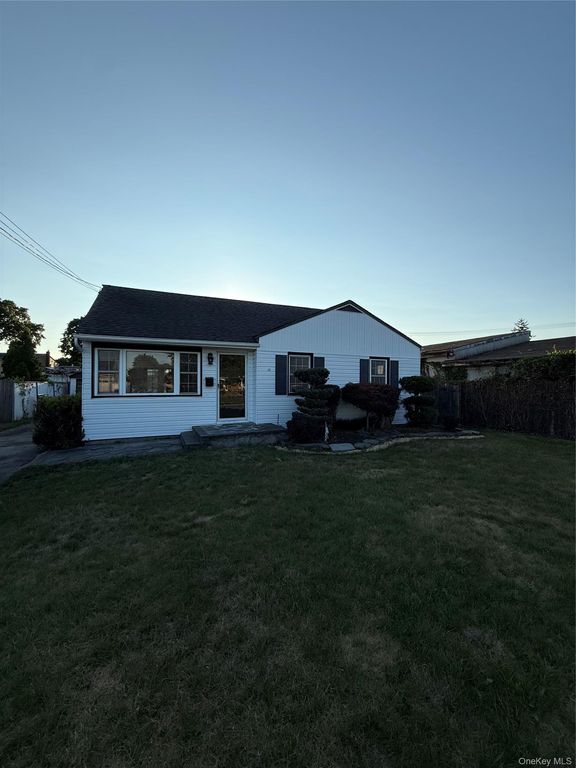 61 wall, Farmingdale, NY 11735